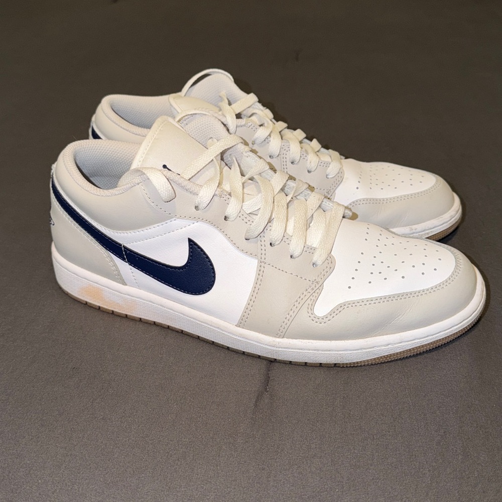 Jordan 1 Low - Picture 2 of 6